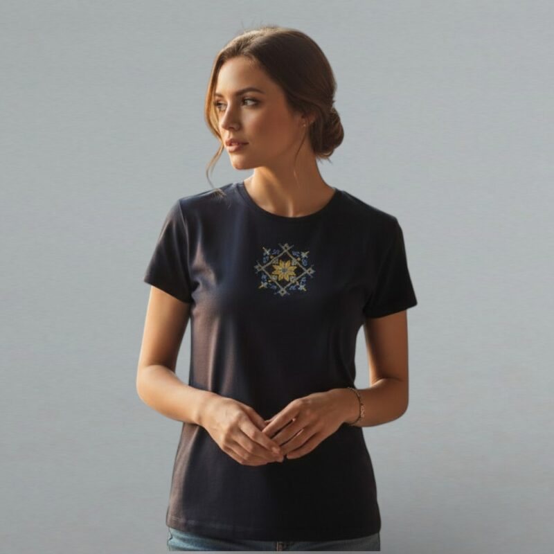Жіноча футболка з вишитим орнаментом "Зірка"
