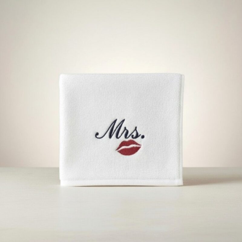 Рушник з вишивкою "Mrs", місіс